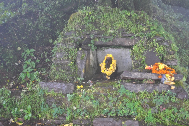 Nandi statue on the way to Mullayanagiri peak